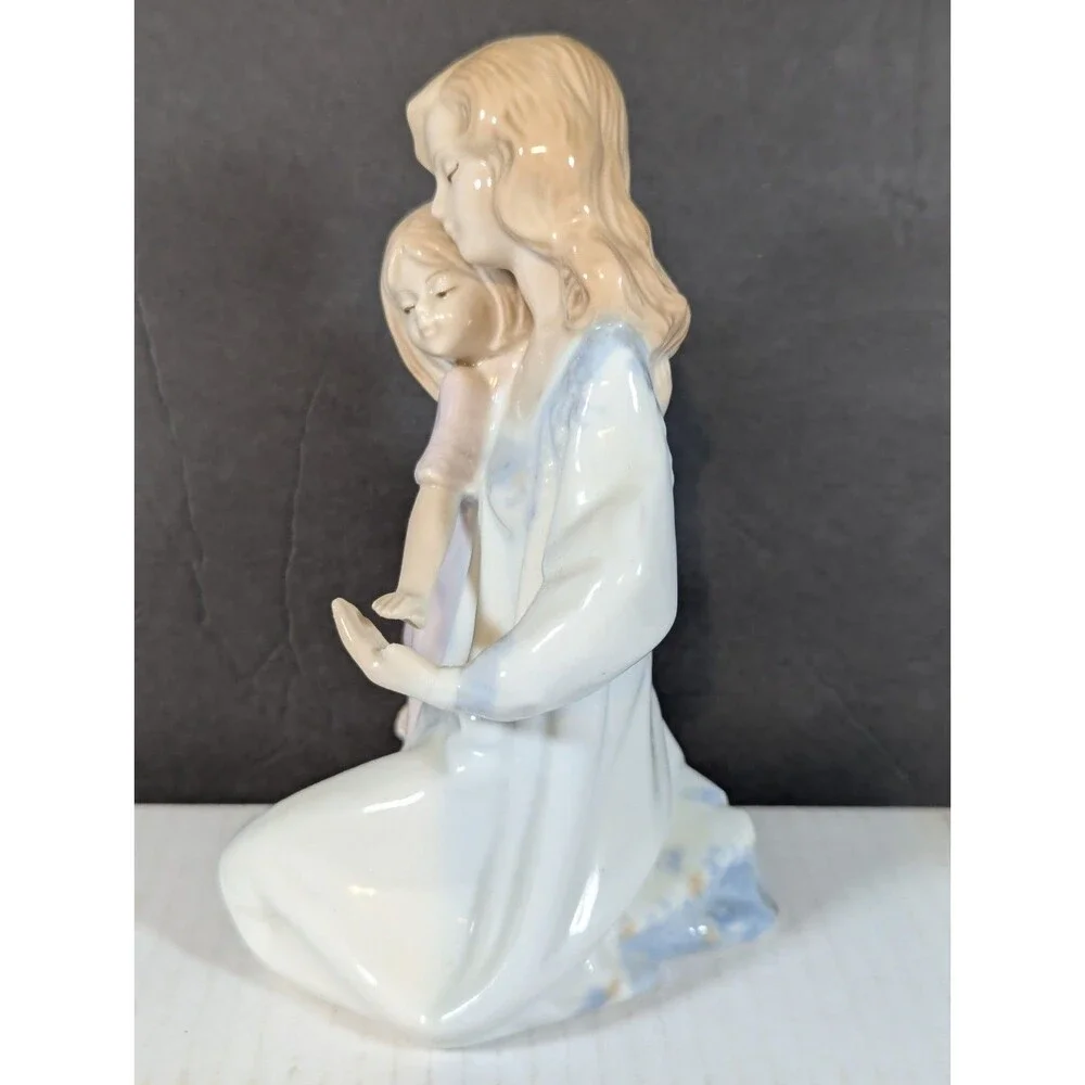 199 Mother and Daughter Porcelain Figurine by Paul Sebastian 7
